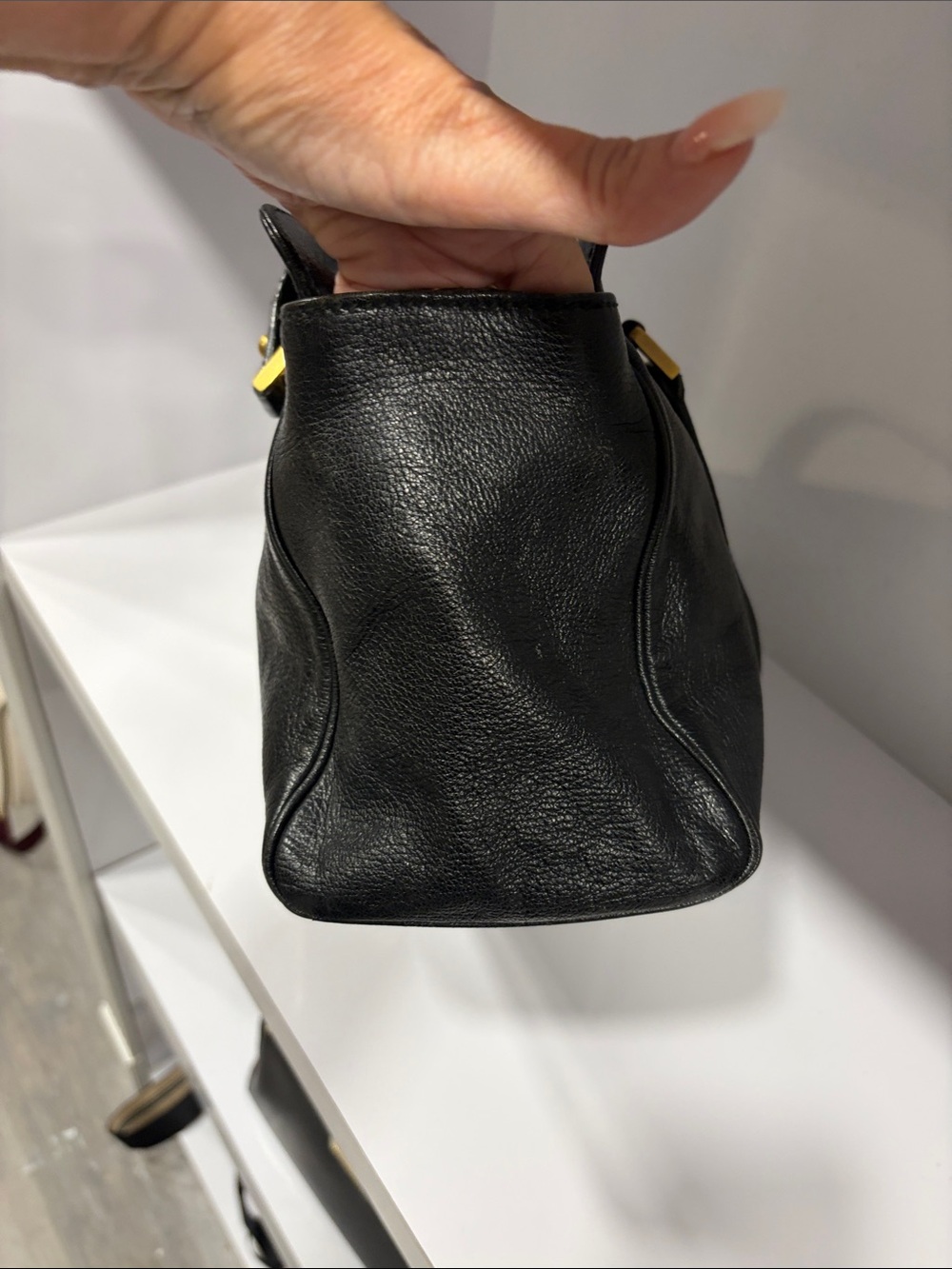 Gucci Black Leather Shoulder Bag with Gold GG Emblem - Picture 4 of 12